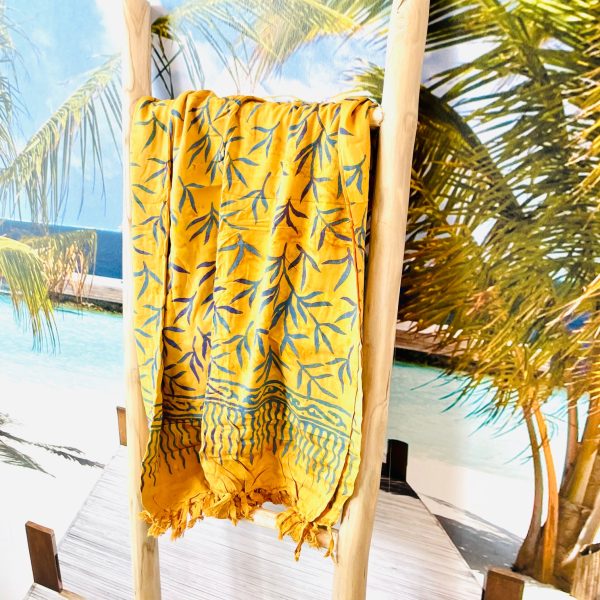 Pareo/Sarong- Currygelb mit Blätterzweigen in grau-lila