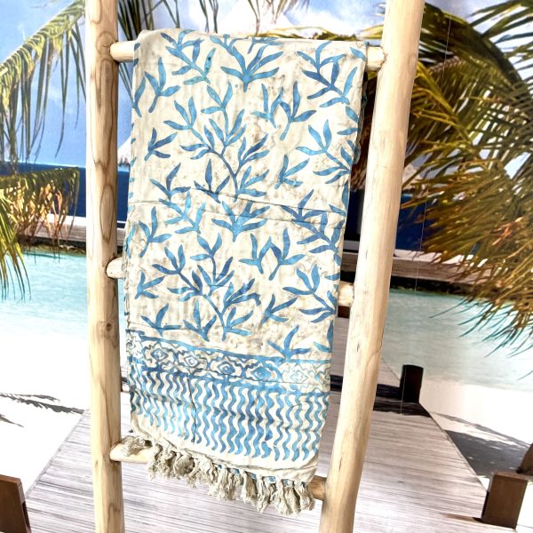 Pareo/Sarong - pudriges helles beige mit türkisen Zweigen